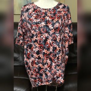 ❤️SOLD❤️EUC Lularoe Floral High-Low Shirt sz Small